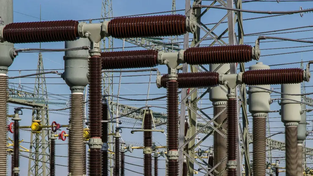 how many volts are in the power lines 3