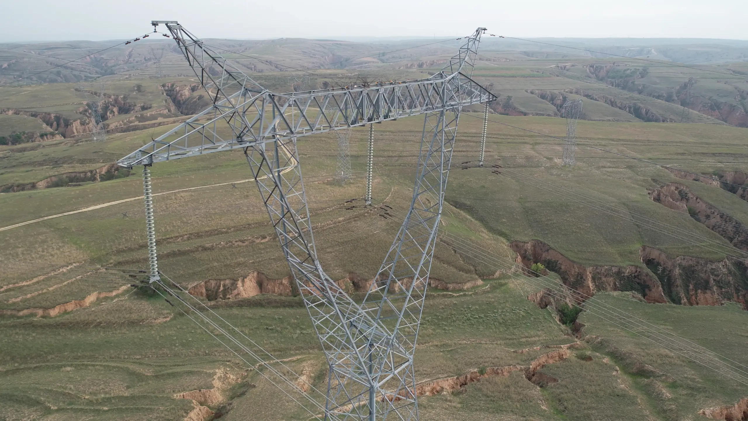 Overhead medium voltage distribution line across hills