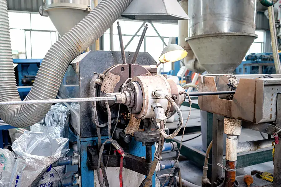 Industrial insulation extrusion machine