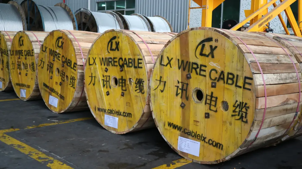 Optical Fiber vs Fiber Optic Cable: What’s the Difference?